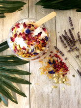 Load image into Gallery viewer, Queen's Blend Botanical Bath Salts